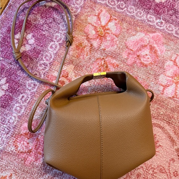 Polene Beri - Picture 1 of 7
